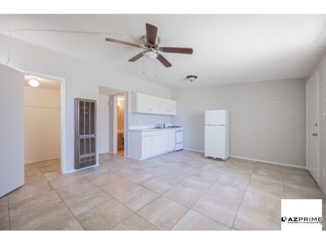 Foto del edificio - Step Into a Peaceful Tempe Hideaway Just Minutes from ASU, Where Comfort Meets Charm.