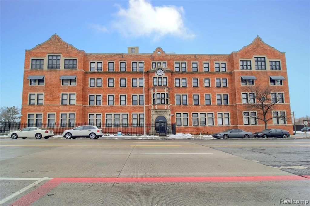 Primary Photo - 6533 E Jefferson Ave