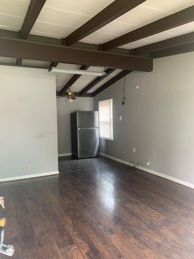 Building Photo - 1550 Bluebird Ln