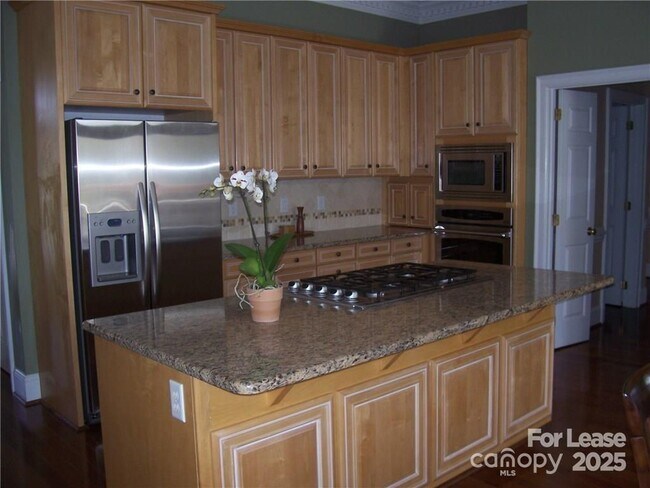 Foto del edificio - 1025 Spyglass Ln