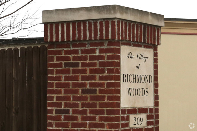 Foto del edificio - The Village at Richmond Woods