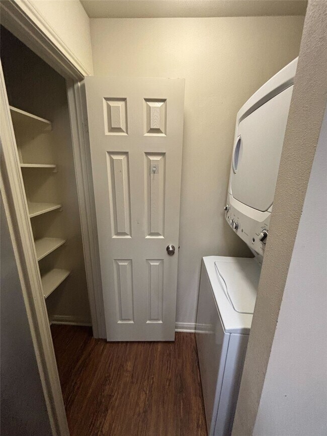 Foto del edificio - 7600 Emmett F Lowry Expy