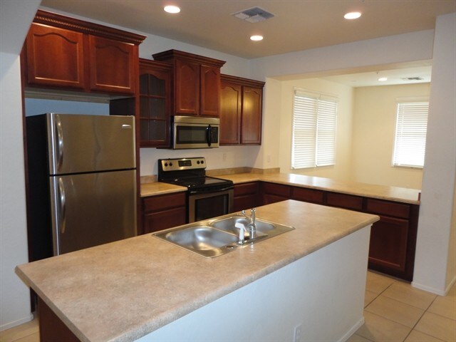 Foto del edificio - 885 S Storment Ln