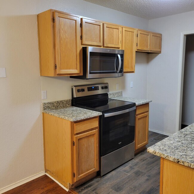 Building Photo - 5806 Silver Sage Dr