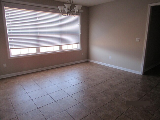 Building Photo - 73 Maree Dr