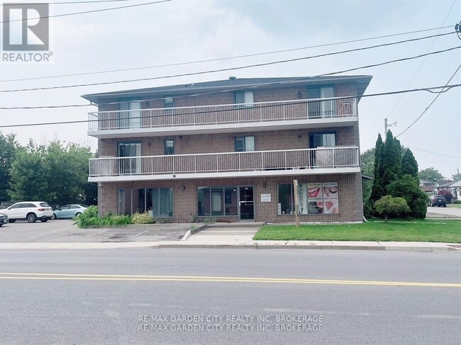 Building Photo - 210-210 Pelham Rd