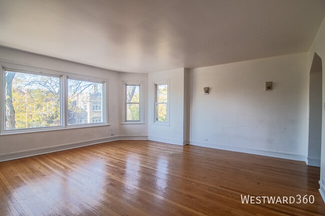 Foto del edificio - 7833 S Kingston Ave