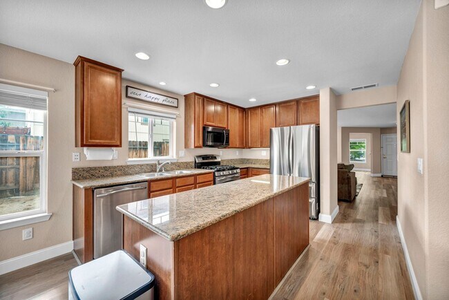 Foto del edificio - Currently being enjoyed by another resident - Available for move-in April 5th. Accepting tours fo...