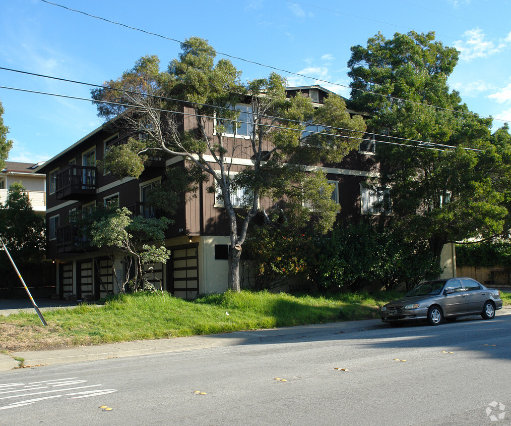 Primary Photo - 100 Avenue Portola