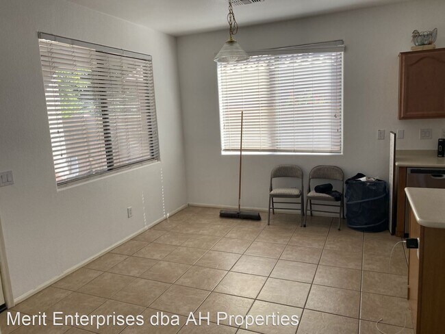 Foto del edificio - 5 br, 3 bath House - 21122 E CALLE DE FLORES
