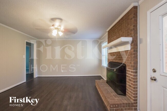 Foto del edificio - 1023 Lightwood Dr