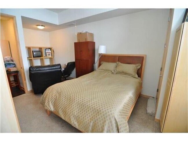 Foto del edificio - 3640 Wooddale Ave S