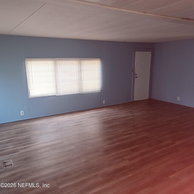 Foto del edificio - 463 Logan Ave