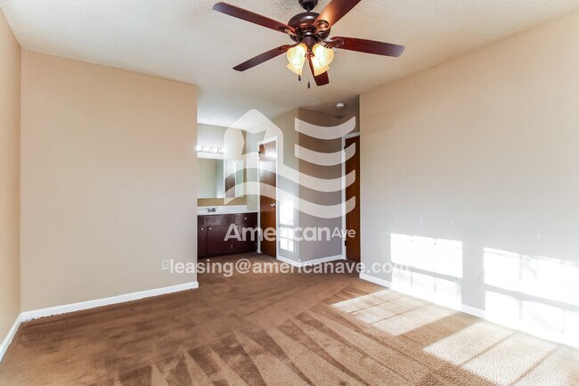 Foto del edificio - 205 Bob White Ave