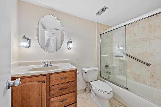 Foto del edificio - 105 Paradise Harbour Blvd