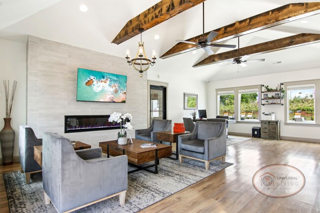 Clubhouse Lounge - Universal at Boiling Springs