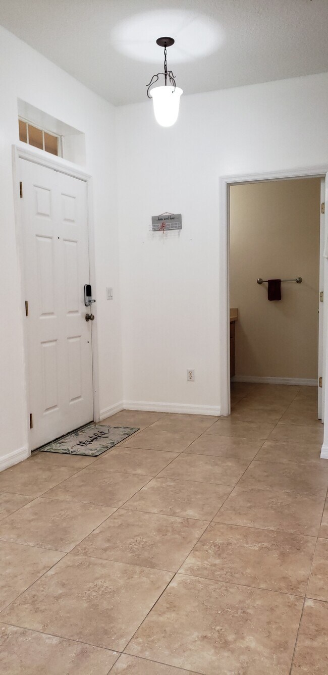 Foto del edificio - 13257 Silver Strand Falls Dr