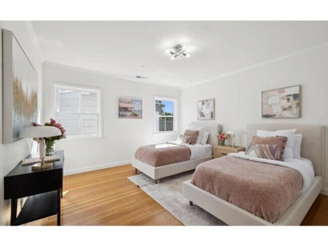 Building Photo - 3 Bedroom 2 Bathroom for Rent