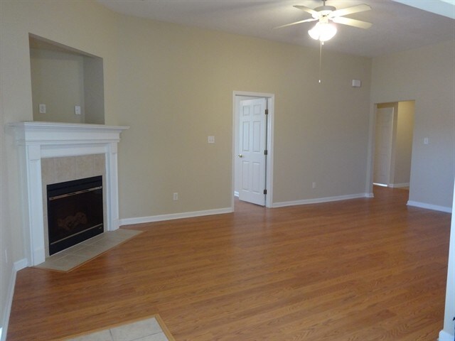 Building Photo - 411 Starling Court