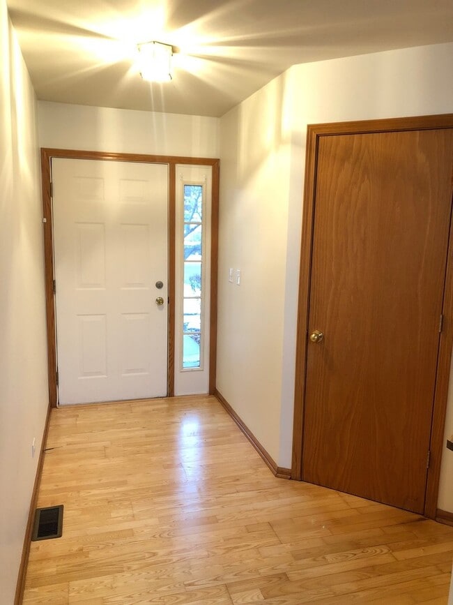 Building Photo - 2955 Belle Ln