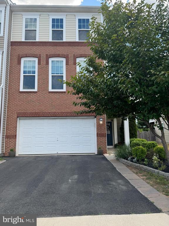 Primary Photo - 24703 Capecastle Terrace