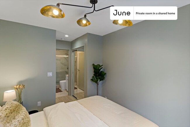 Foto del edificio - Room in Shared 5 bed/3.5 bath home