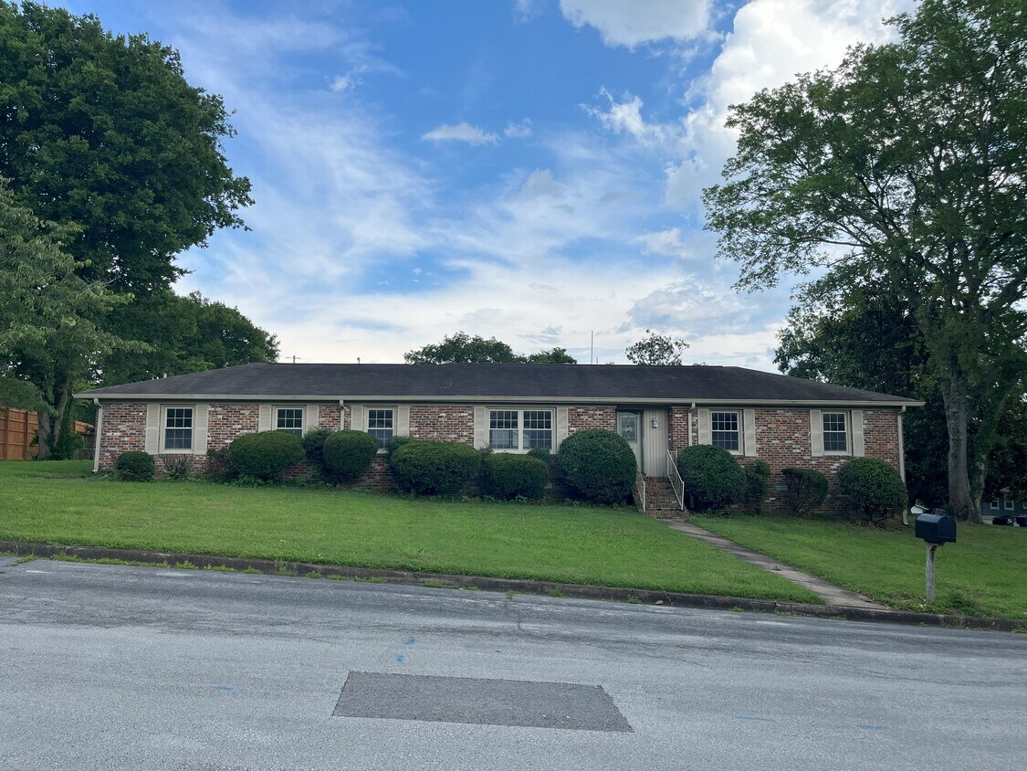 Foto principal - 200 Sewanee Cir