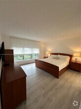 Building Photo - 3600 Mystic Pointe Dr