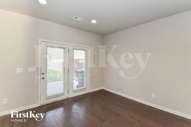Foto del edificio - 7590 Crawford Ct