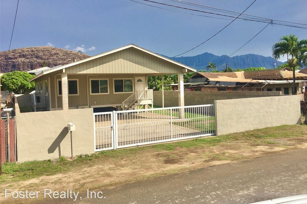 4 br, 2 bath House 87128 Linakola Street House Rental in Waianae