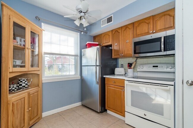 Building Photo - 1107 Windsor Dr