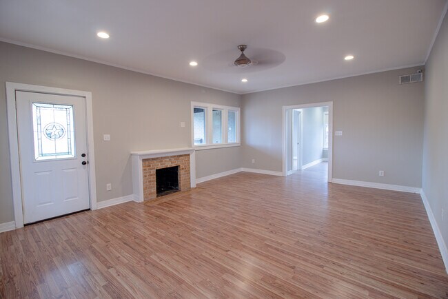 Formal Living Room, light and bright - 203 S Avenue B