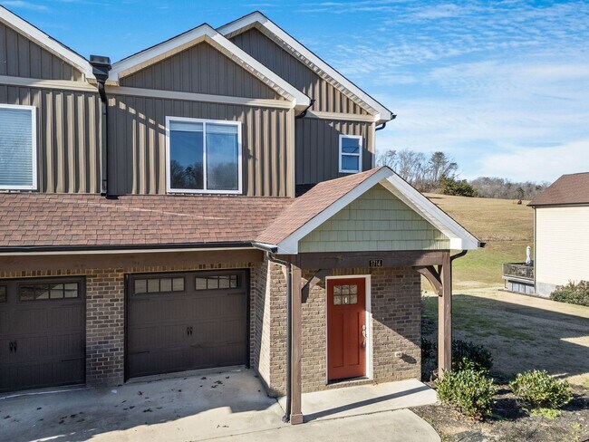 Foto del edificio - 3 BR Townhome