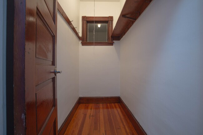 Building Photo - 231 Park St