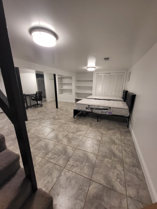 Building Photo - 120 White Oak Ter