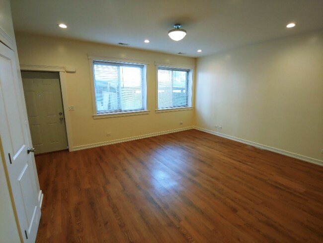 Foto del edificio - 3321 N Keating Ave