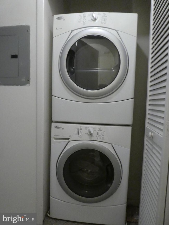 Foto del edificio - 108 Wrangel Ct