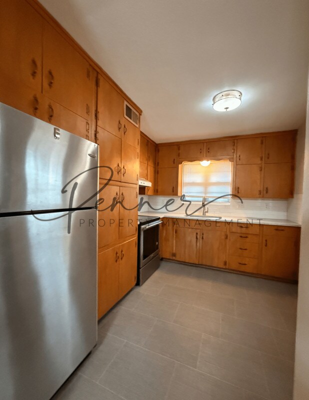 Building Photo - 714 S Main St