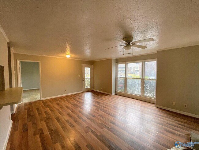 Building Photo - 5001 7 Pine Cir