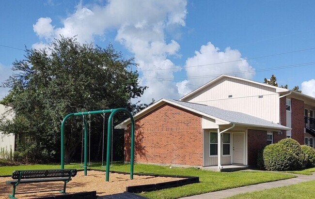 Foto del edificio - 5825 Delany Rd