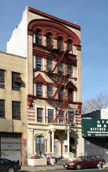Building Photo - 163 Chrystie St