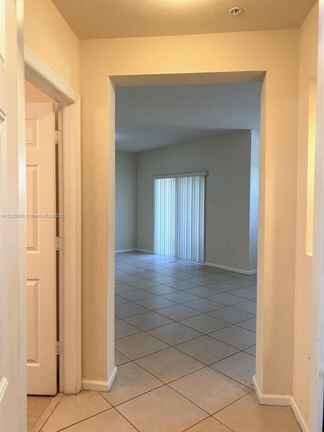 Foto del edificio - 8740 NW 97th Ave