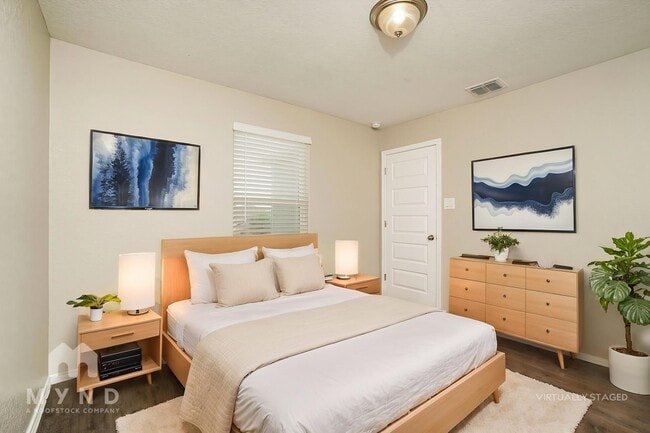 Building Photo - 230 Savage St