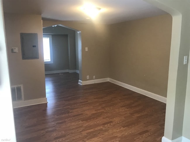 Building Photo - 1 br, 1 bath  - 2123 N College Ave 5