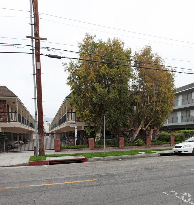 Foto del edificio - 1616-1618 Grismer Ave