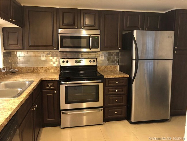 Building Photo - 405 SW 113th Way