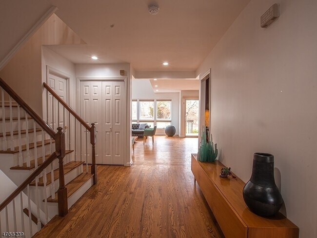 Building Photo - 38 Maple Run
