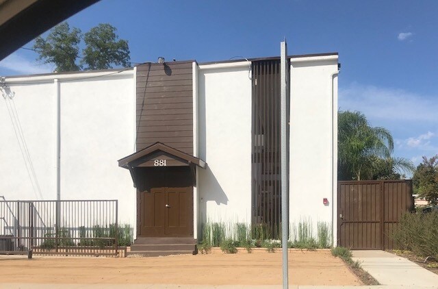 Building Photo - 881 N Oakland Ave