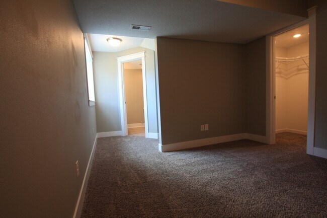Foto del edificio - 430 Sunflower Drive