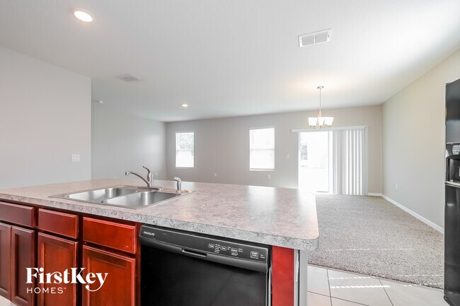 Foto del edificio - 107 Fall Glo Rd